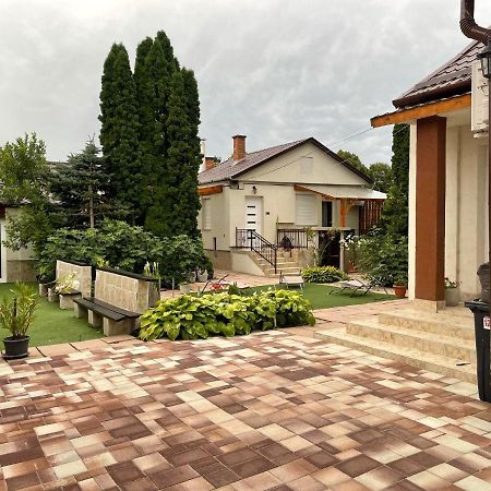 Adam Apartman Hajdúszoboszló Buitenkant foto