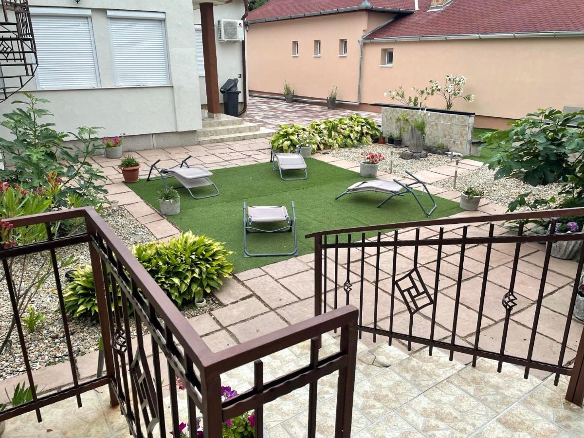 Adam Apartman Hajdúszoboszló Buitenkant foto