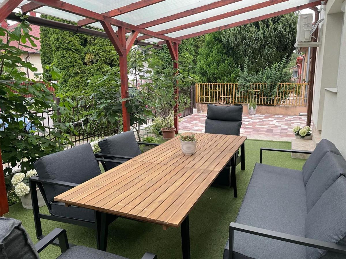 Adam Apartman Hajdúszoboszló Buitenkant foto