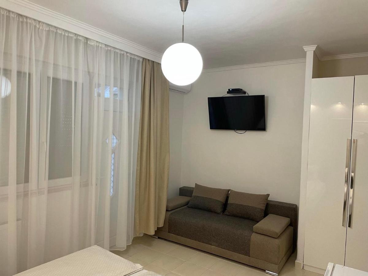 Adam Apartman Hajdúszoboszló Buitenkant foto