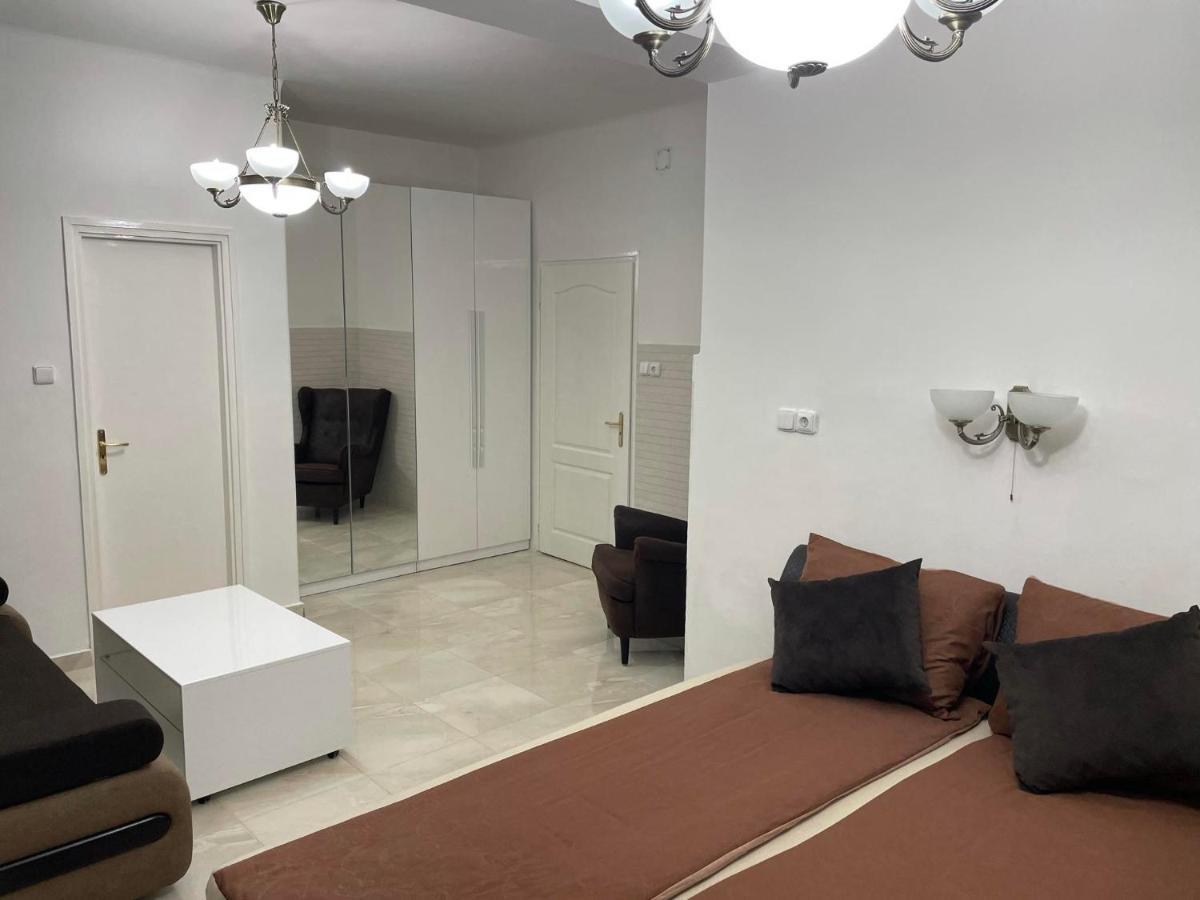 Adam Apartman Hajdúszoboszló Buitenkant foto