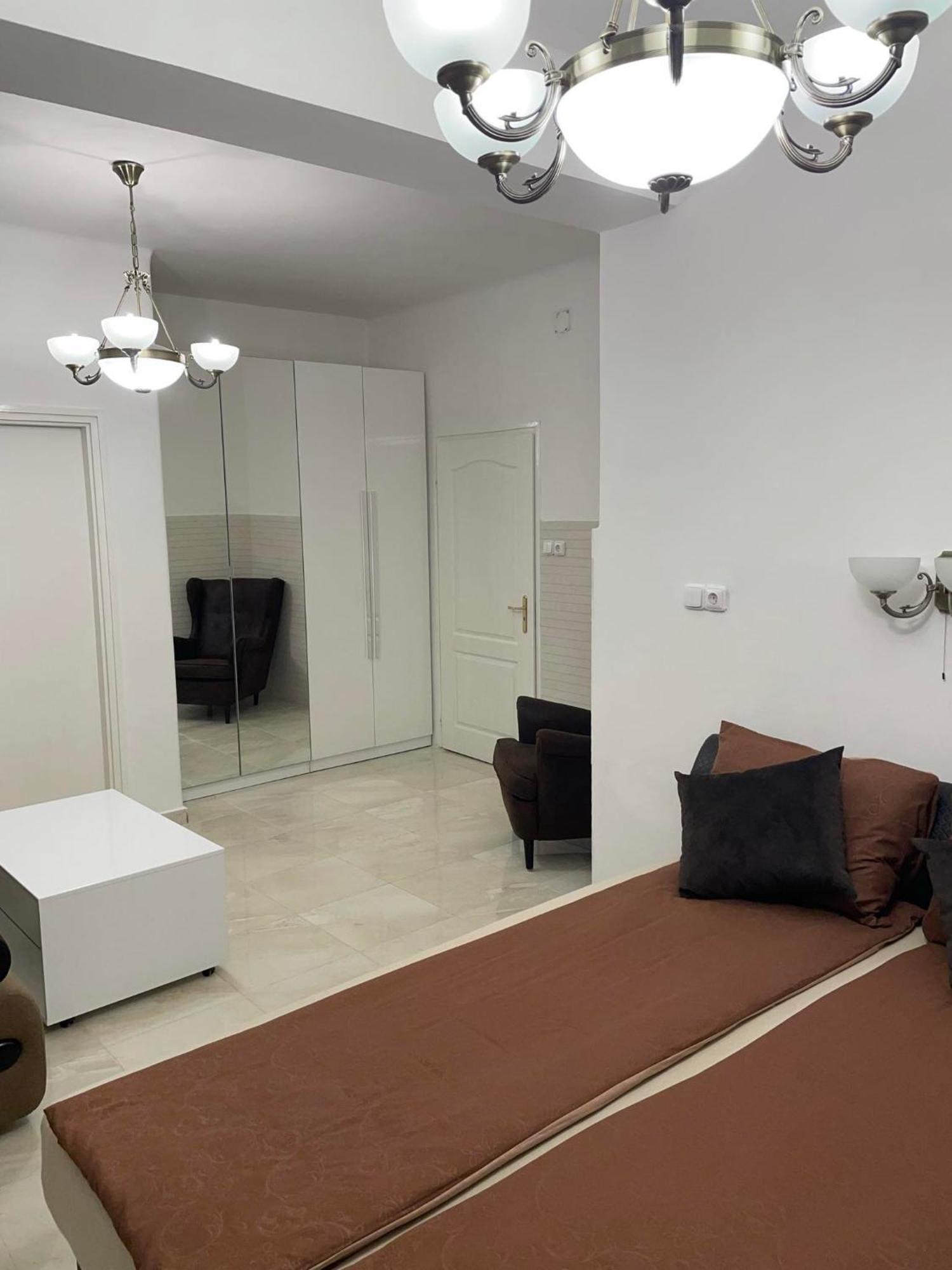 Adam Apartman Hajdúszoboszló Buitenkant foto