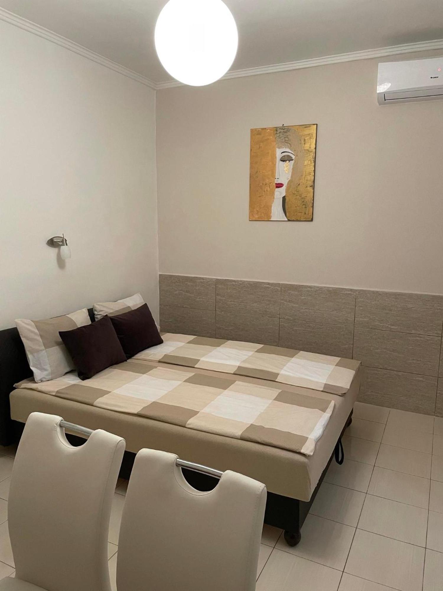 Adam Apartman Hajdúszoboszló Buitenkant foto