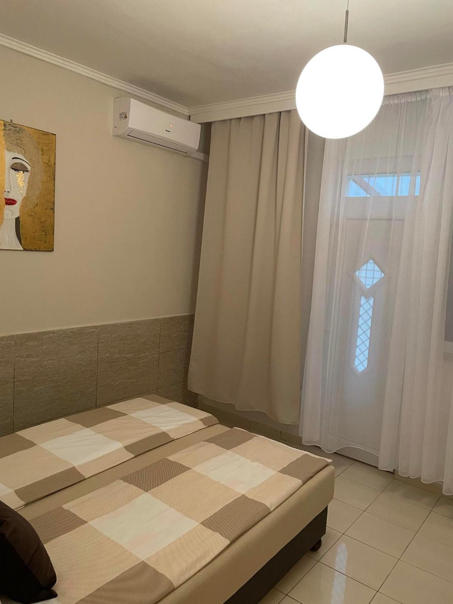 Adam Apartman Hajdúszoboszló Buitenkant foto