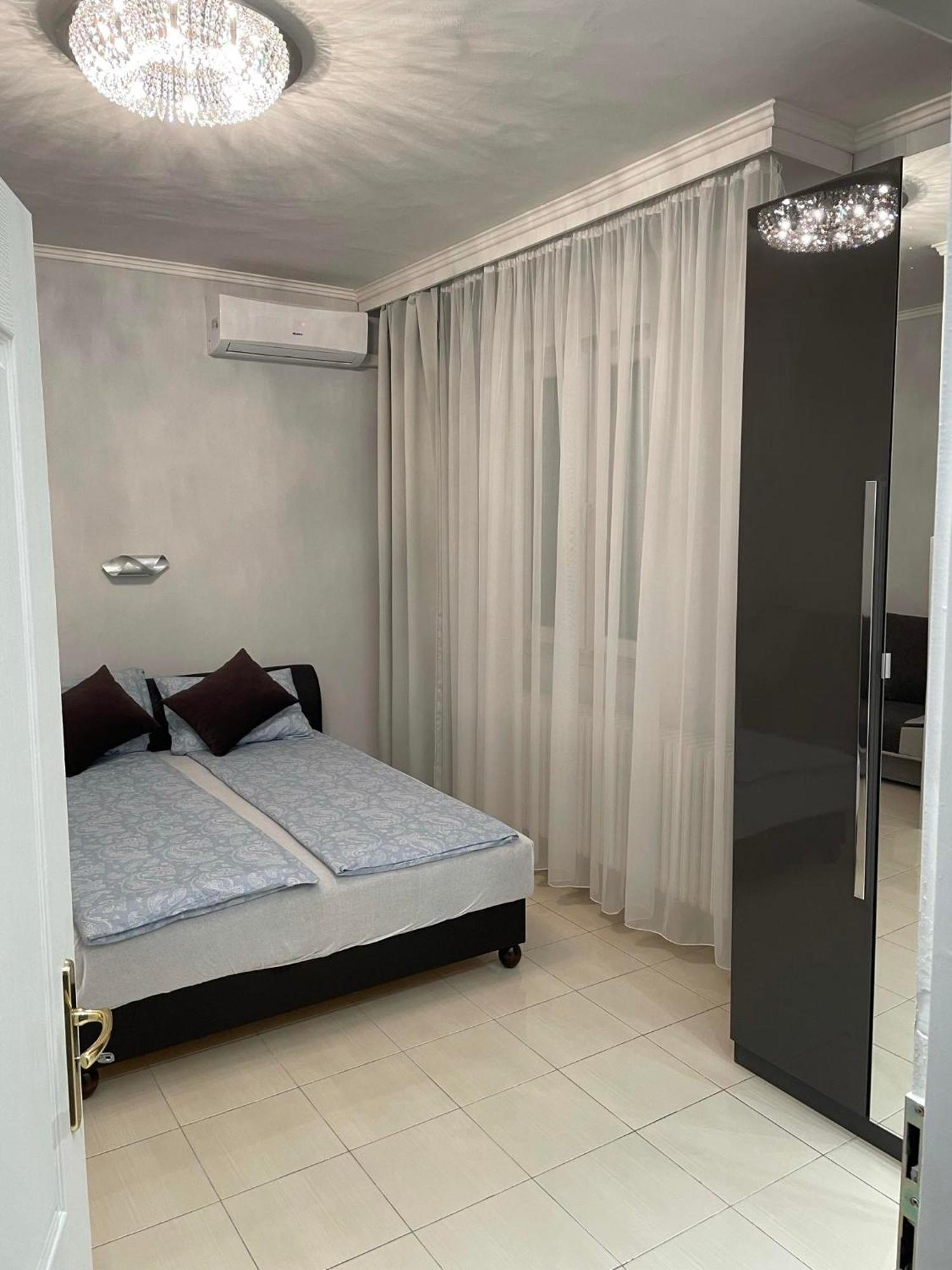 Adam Apartman Hajdúszoboszló Buitenkant foto