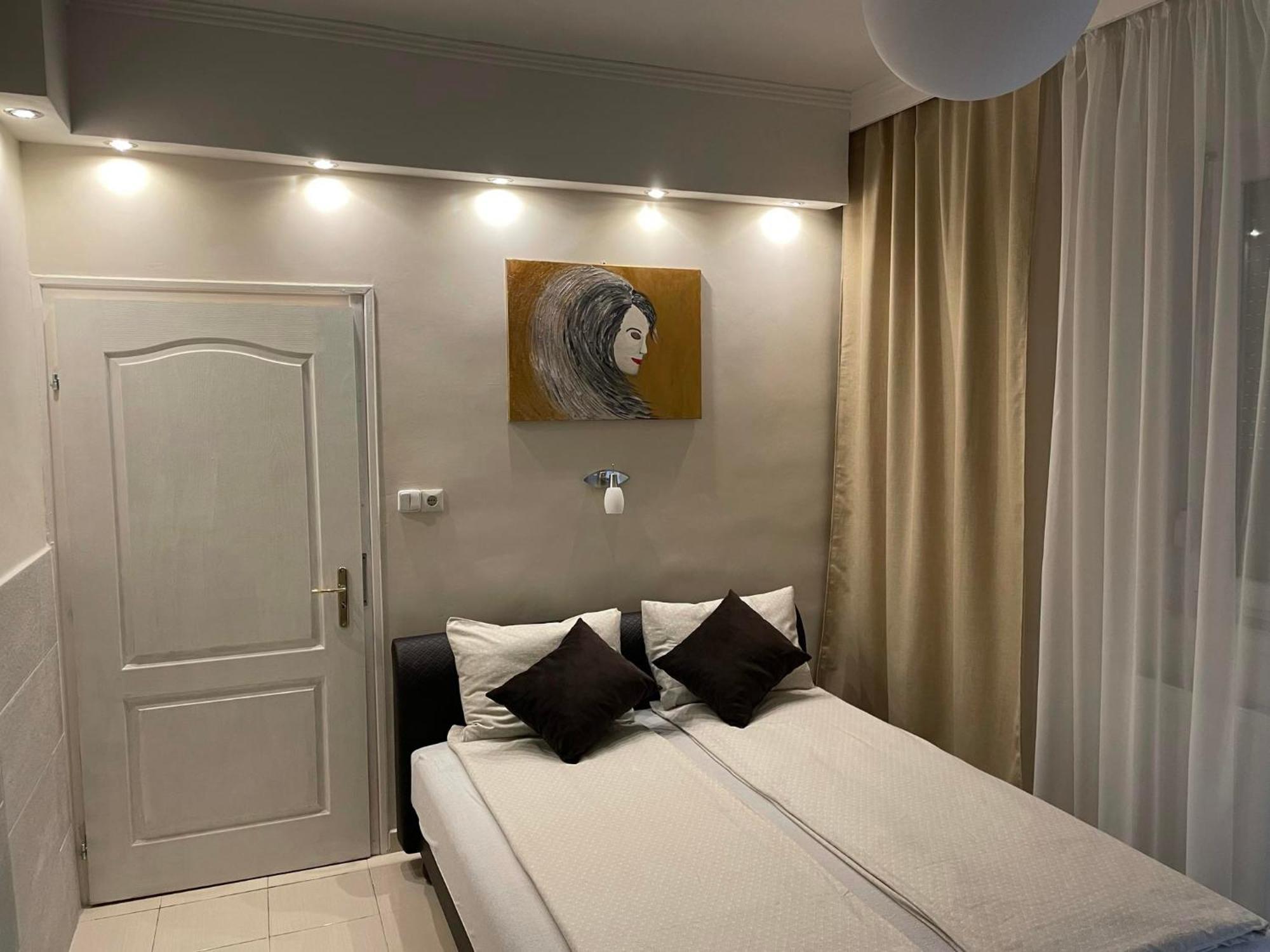 Adam Apartman Hajdúszoboszló Buitenkant foto