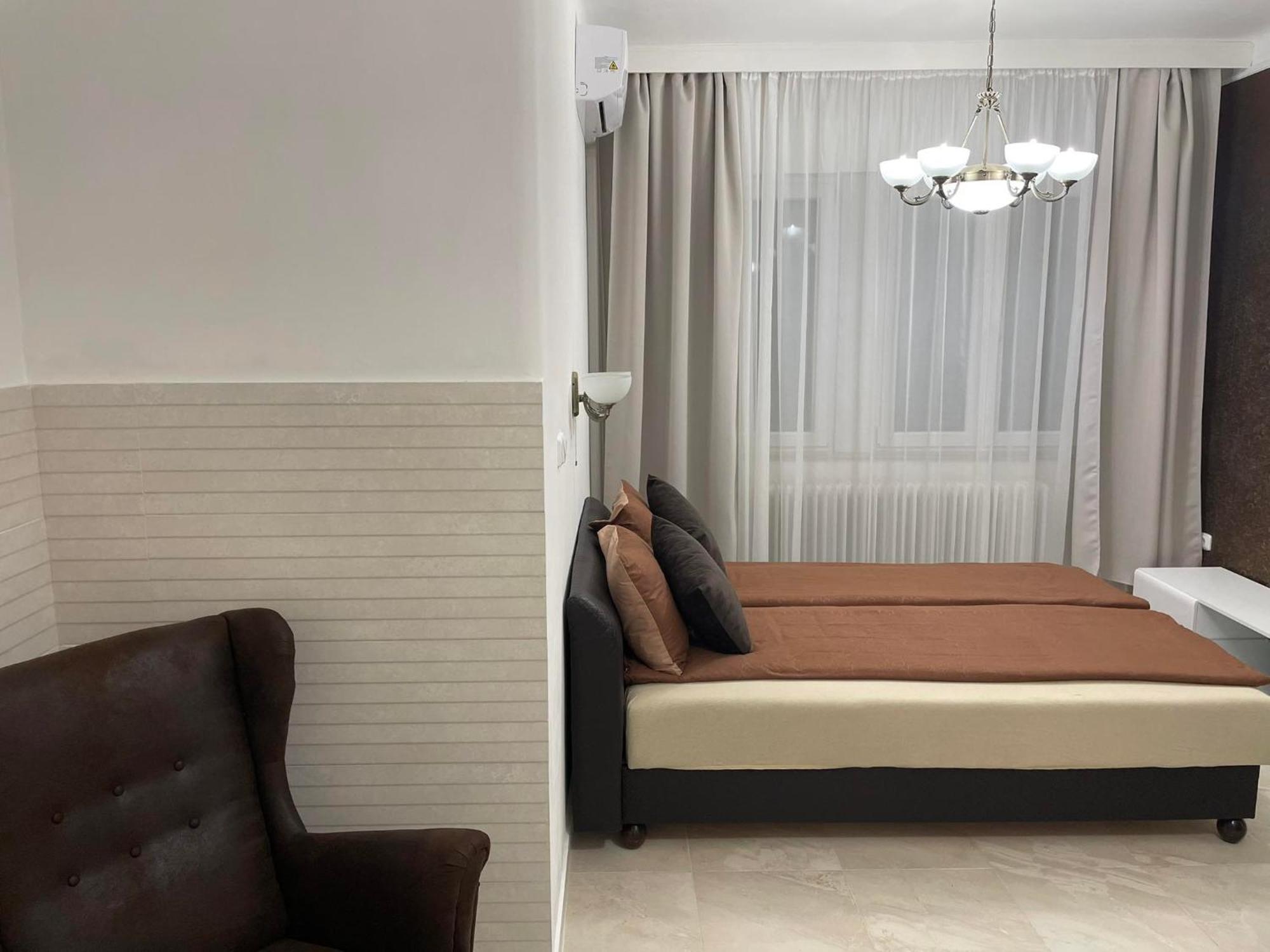 Adam Apartman Hajdúszoboszló Buitenkant foto