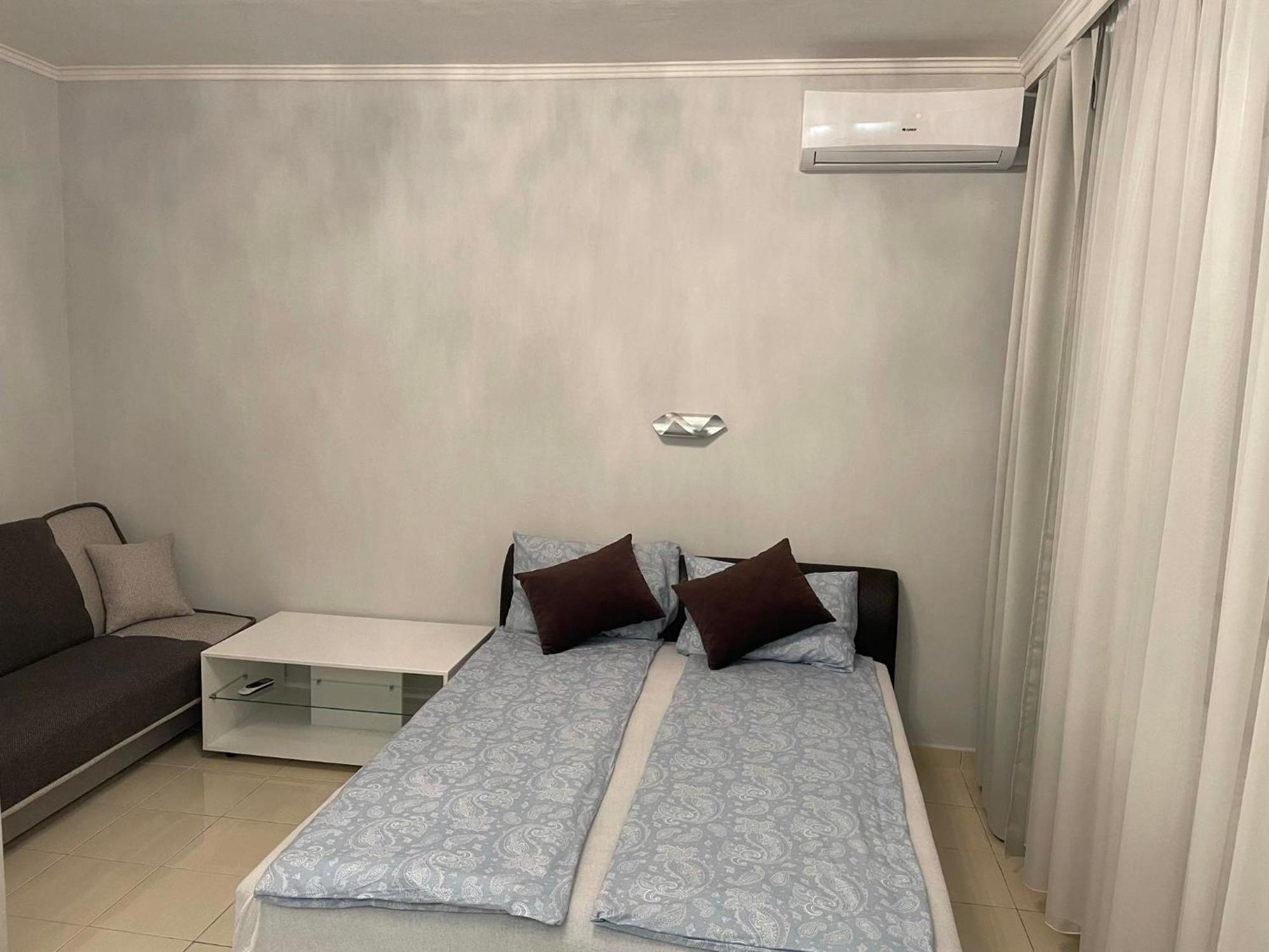 Adam Apartman Hajdúszoboszló Buitenkant foto