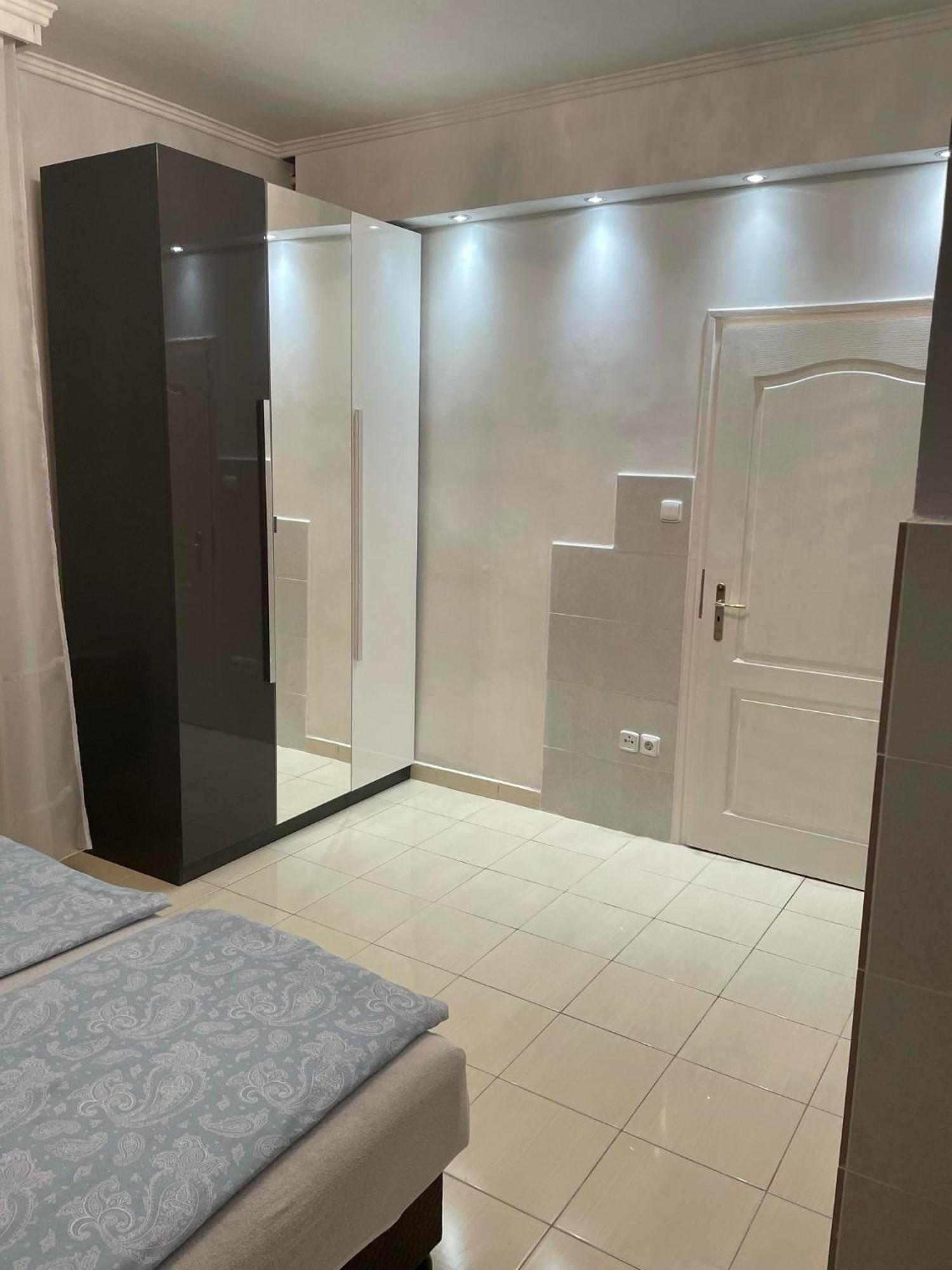 Adam Apartman Hajdúszoboszló Buitenkant foto