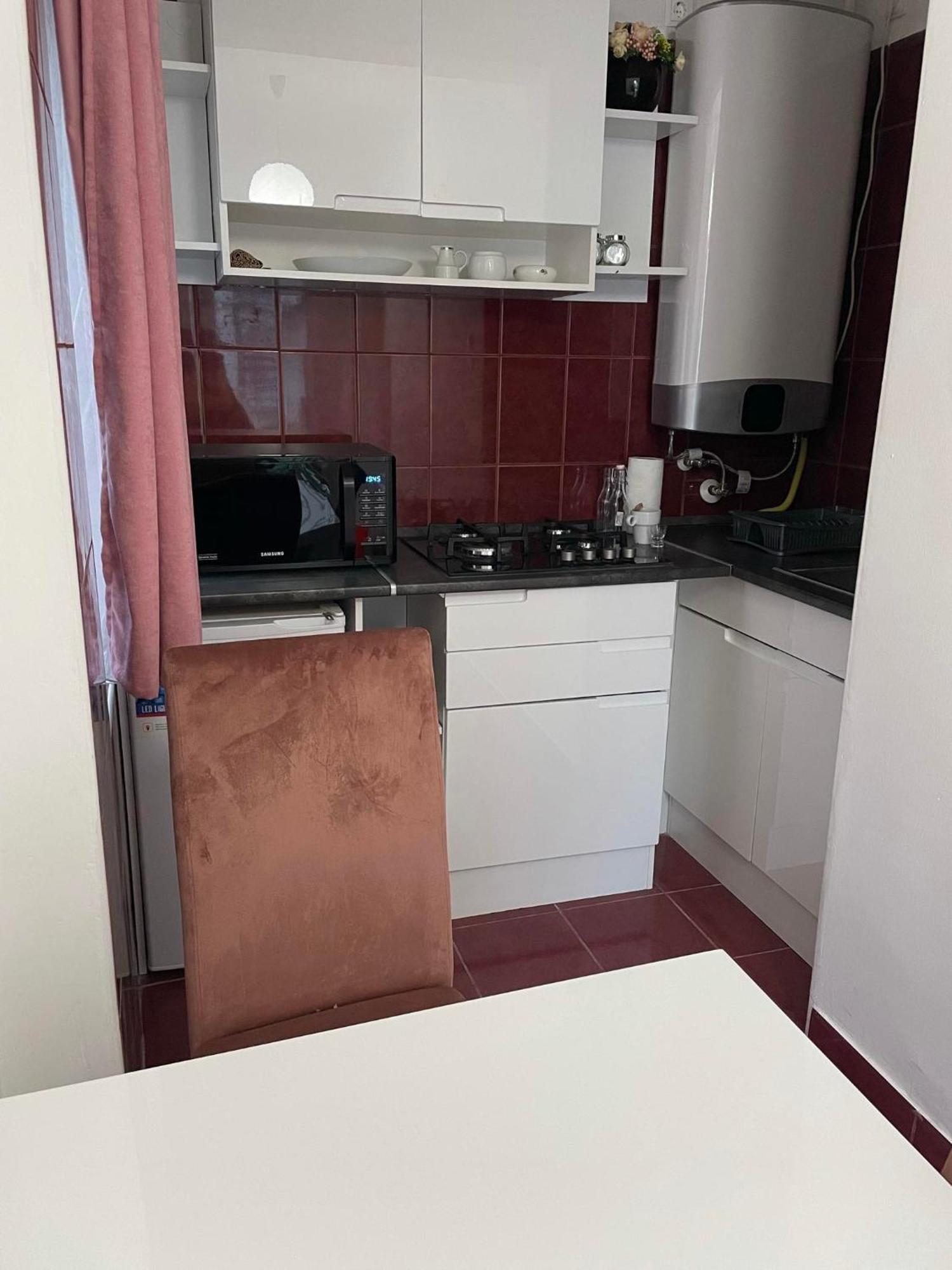 Adam Apartman Hajdúszoboszló Buitenkant foto