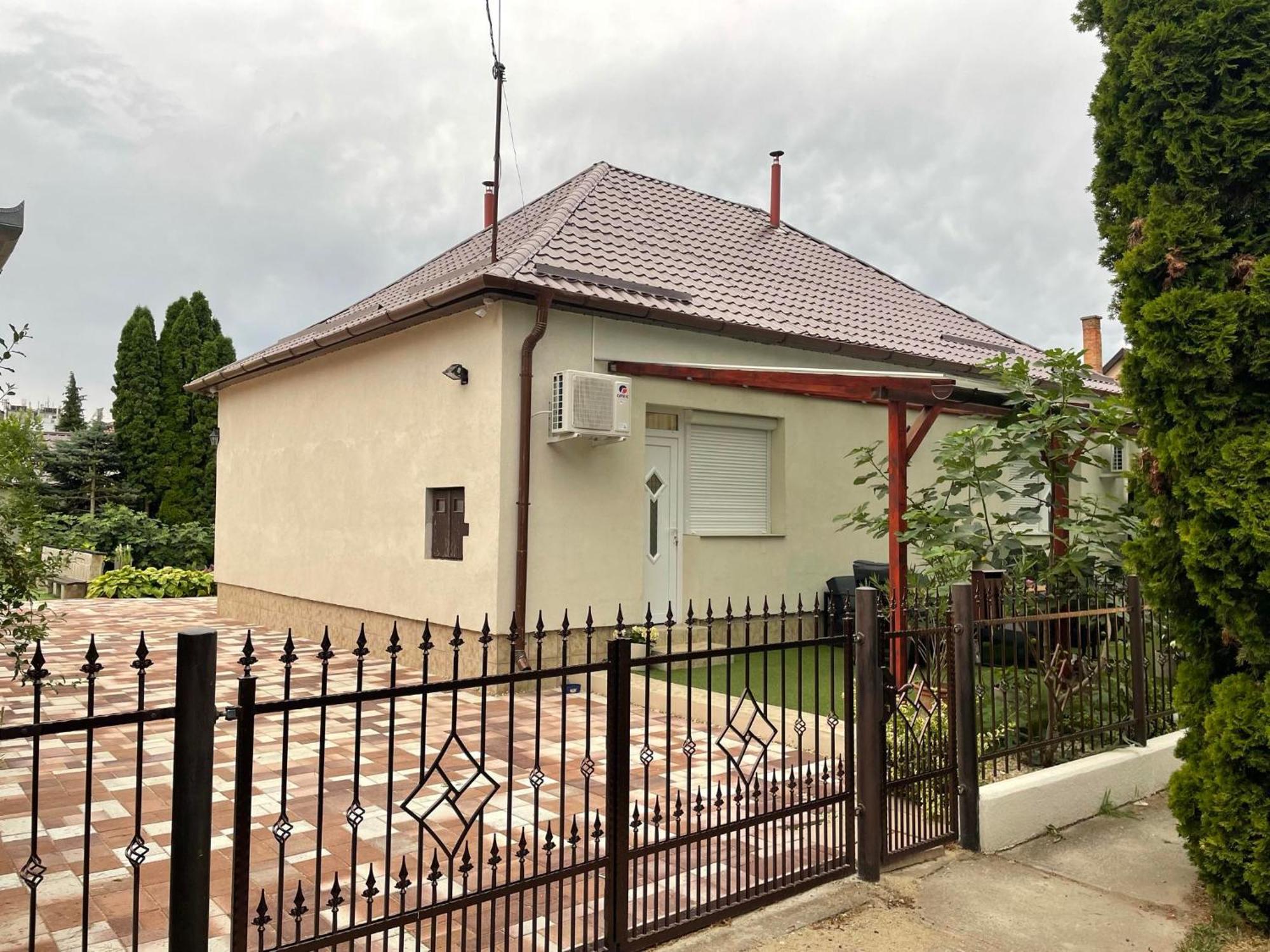 Adam Apartman Hajdúszoboszló Buitenkant foto