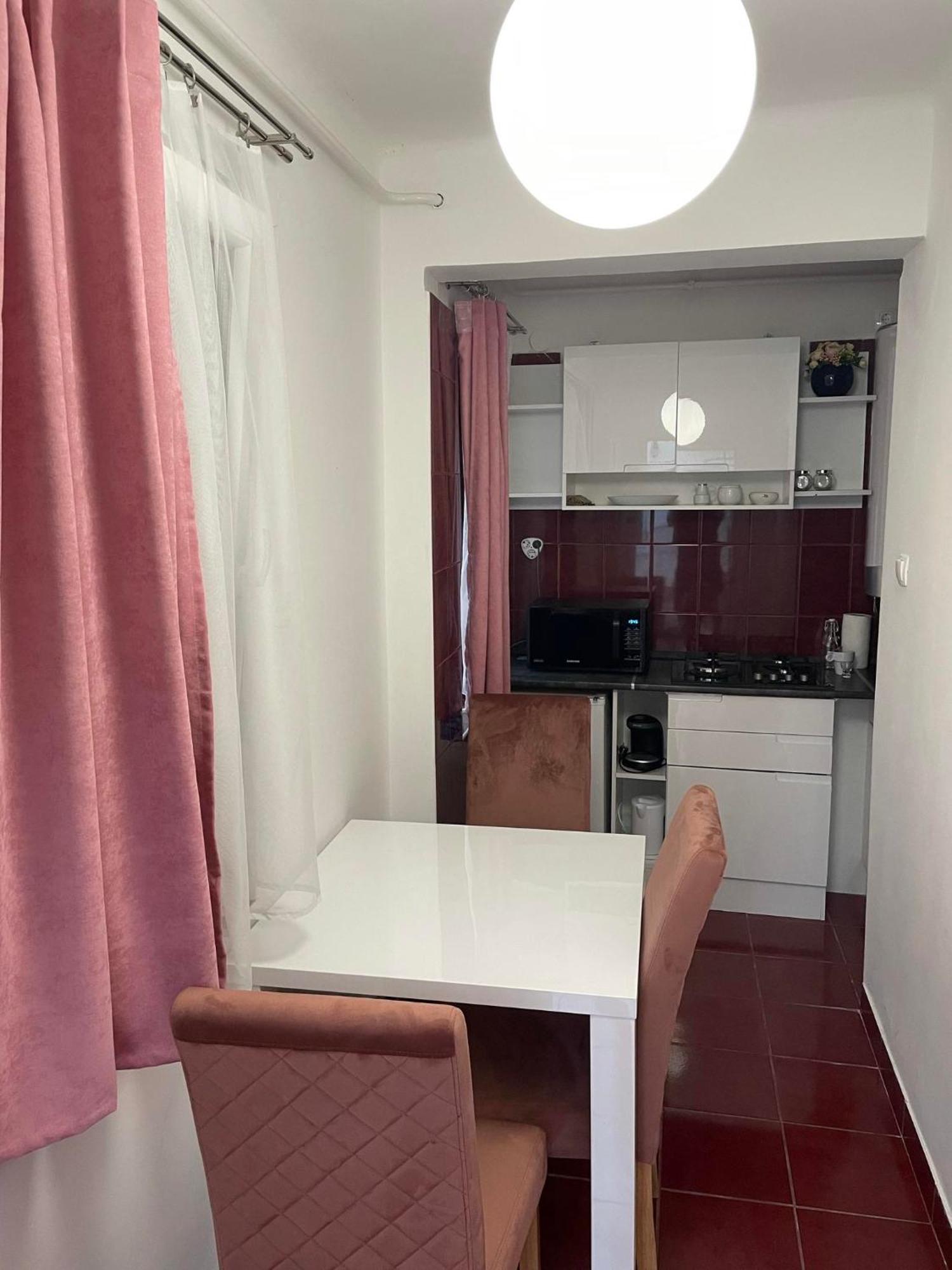 Adam Apartman Hajdúszoboszló Buitenkant foto